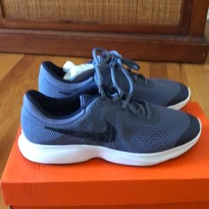 Nike Revolution 4 (GS) sneakers